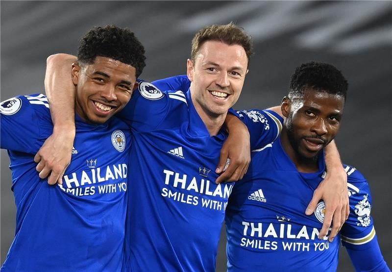 فوفانا مع فريقه 