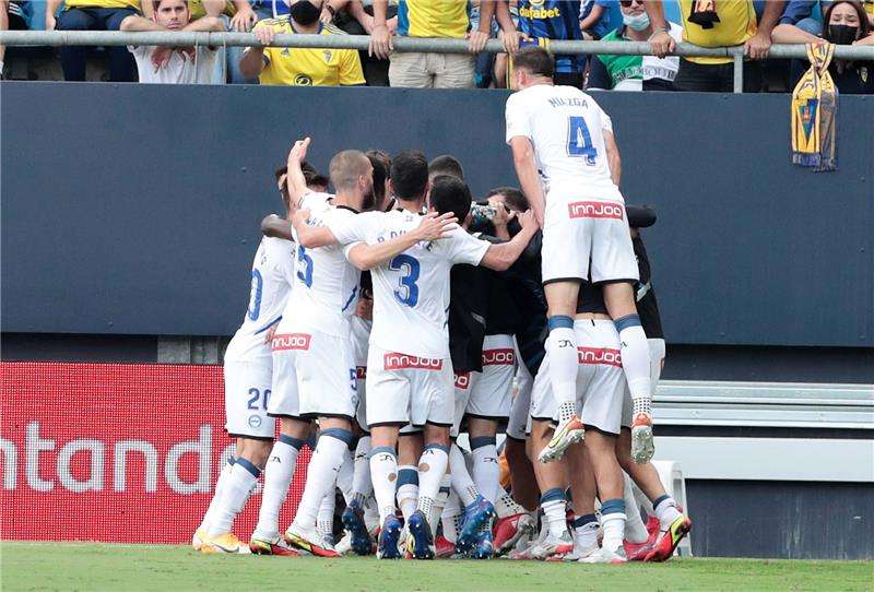 لاعبو ألافيس 