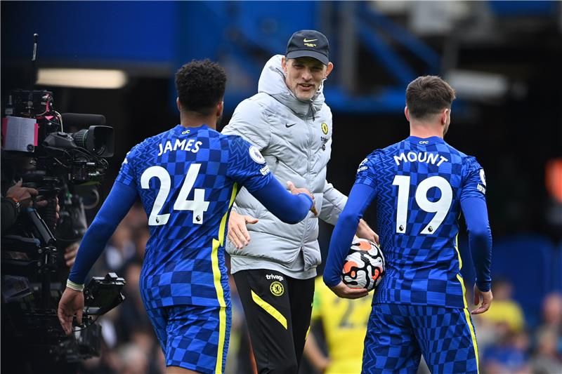 توخيل مع لاعبي تشيلسي