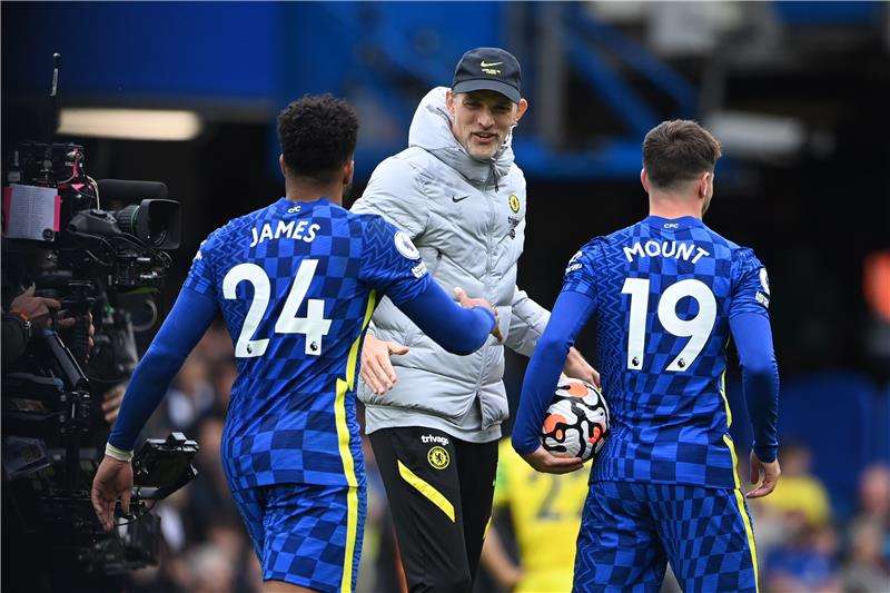 توخيل مع لاعبي تشيلسي