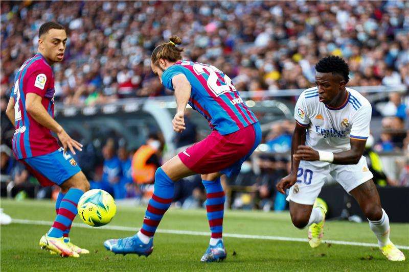 فينيسيوس ضد برشلونة