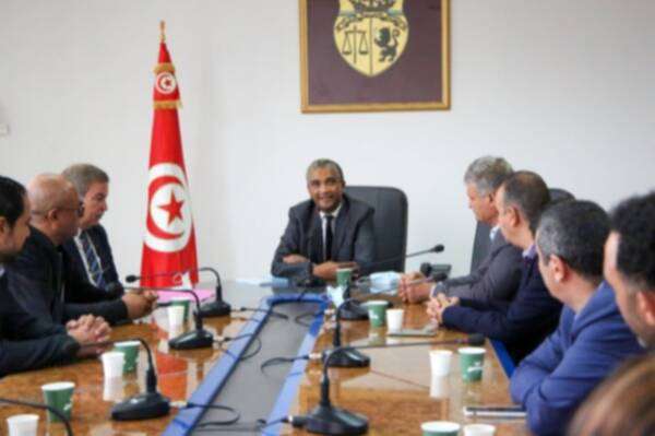 من الاجتماع