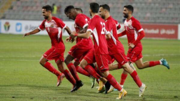 فرحة لاعبي الأردن بهدف الفوز