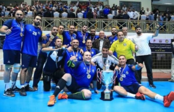 السلط متوجا باللقب