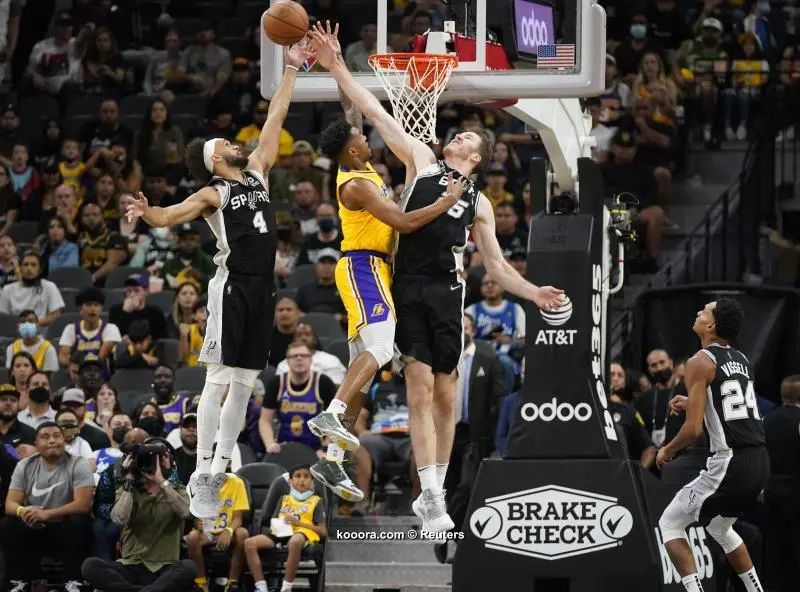 ?i=reuters%2f2021-10-27%2f2021-10-27t033727z_1896271770_mt1usatoday17034532_rtrmadp_3_nba-los-angeles-lakers-at-san-antonio-spurs_reuters