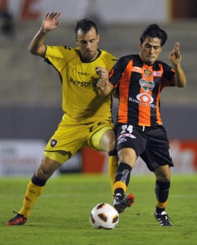 2011-05-132011-05-13t043917z_01_hnr23_rtridsp_3_soccer-latam-libertadores_reuters