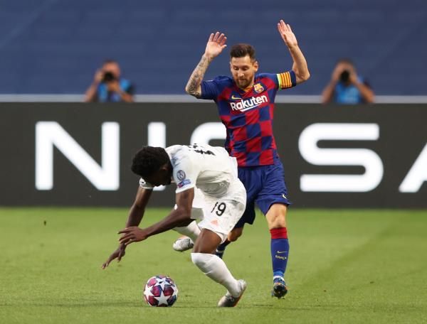 إعاقة ميسي لديفيز