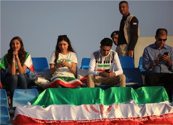 جماهير إيرانية - أرشيفية