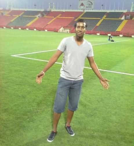 صورة لعمر في ملعب نادي الريان القطري