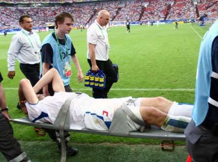 كولر اثناء خروجه مصابا 