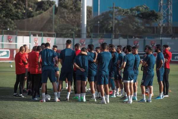 لاعبو الأهلي