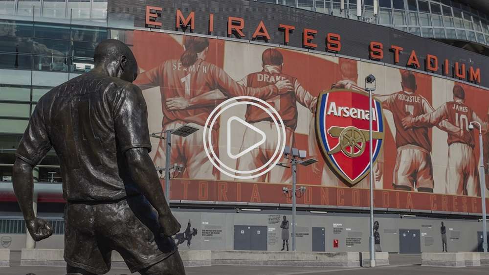 تمثال هنري من أمام ملعب الإمارات