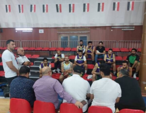 لاعبو الشرطة مع الإدارة