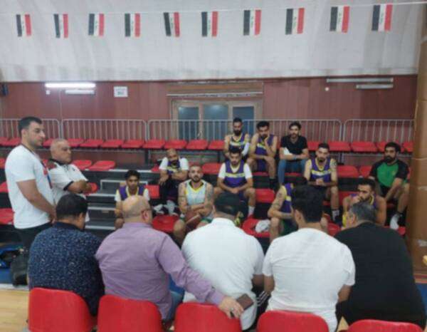 لاعبو الشرطة مع الإدارة