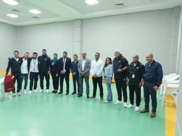 على هامش الاجتماع