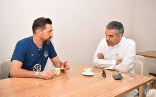 النفيعي والمدرب هاسي