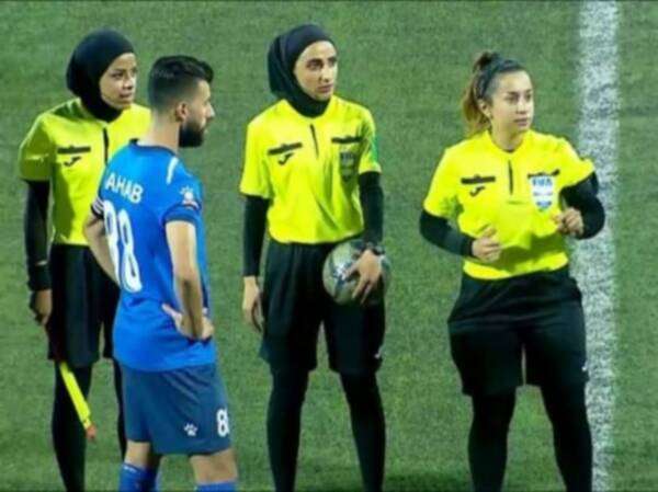 من قيادة الطاقم النسائي للمباراة