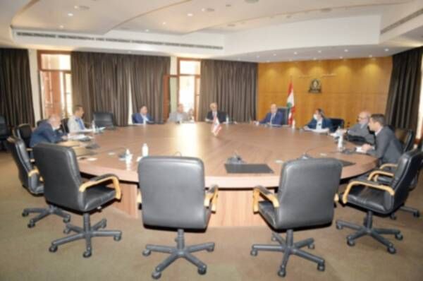 من الاجتماع 