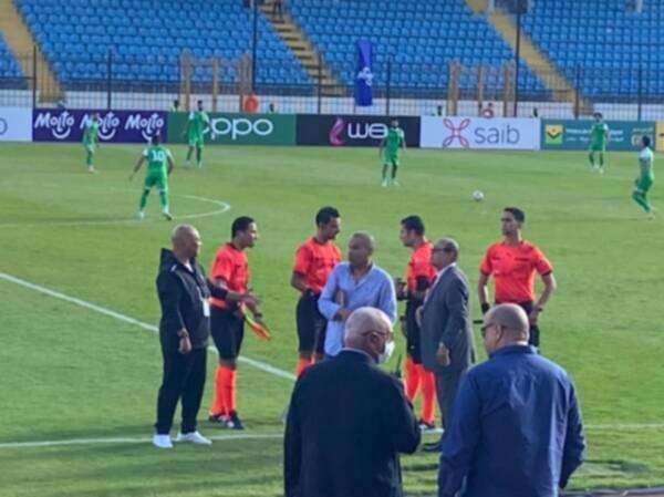 طاقم الحكام في انتظار إصلاح العطل