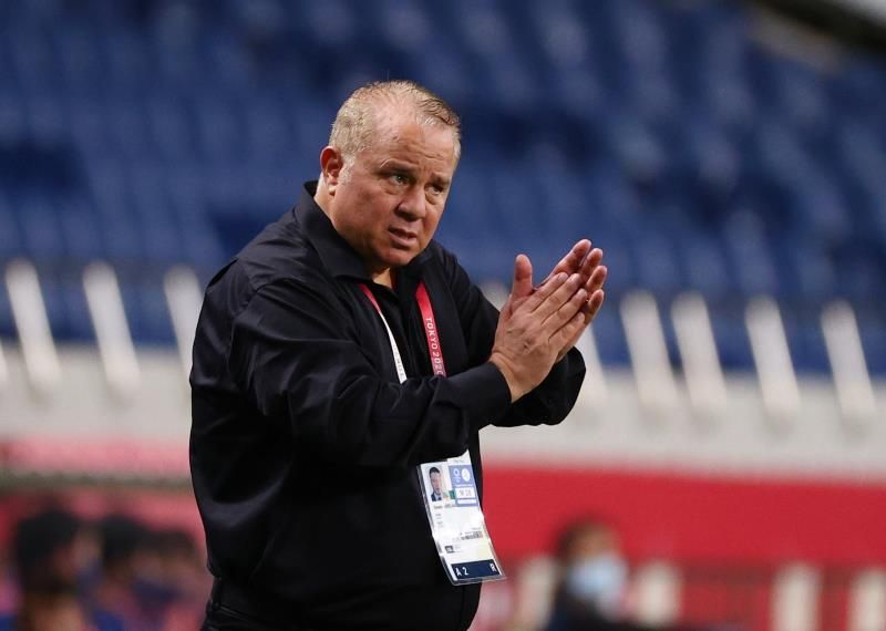 شوقي غريب مدرب المنتخب الأولمبي