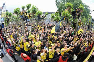 اجواء الفرحة بتتويج بوروسيا دورتموند بلقب البوندسليجا