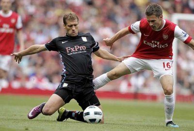 جانب من لقاء الارسنال ضد استون فيلا