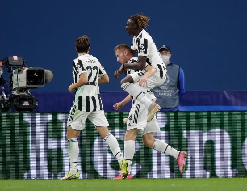 كين مع لاعبي يوفنتوس