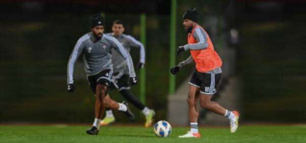 من مران منتخب الإمارات