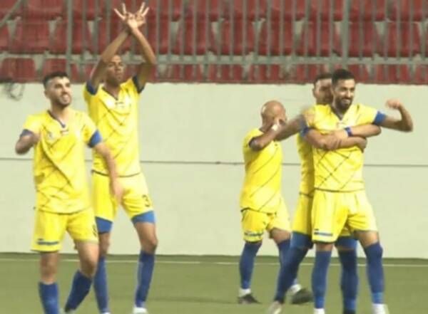 فرحة لاعبي بلاطة 