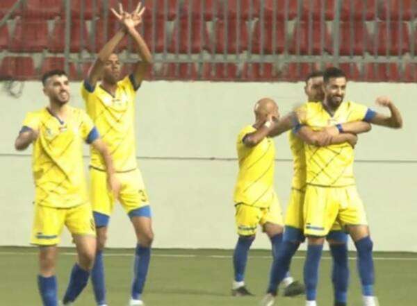 فرحة لاعبي بلاطة