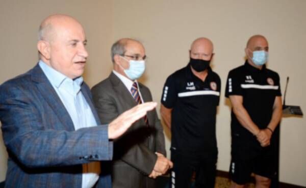 زيارة وزير الرياضة لمعسكر منتخب الأرز