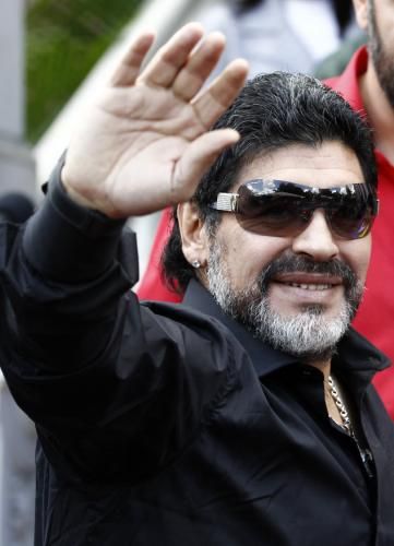 2011-05-162011-05-16t122908z_01_sin78_rtridsp_3_dubai-maradona_reuters