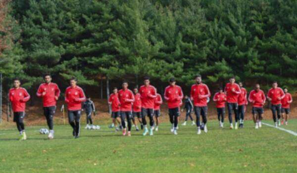 لاعبو منتخب الإمارات