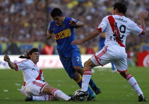 2011-05-152011-05-15t220046z_01_bas114_rtridsp_3_soccer-latam_reuters