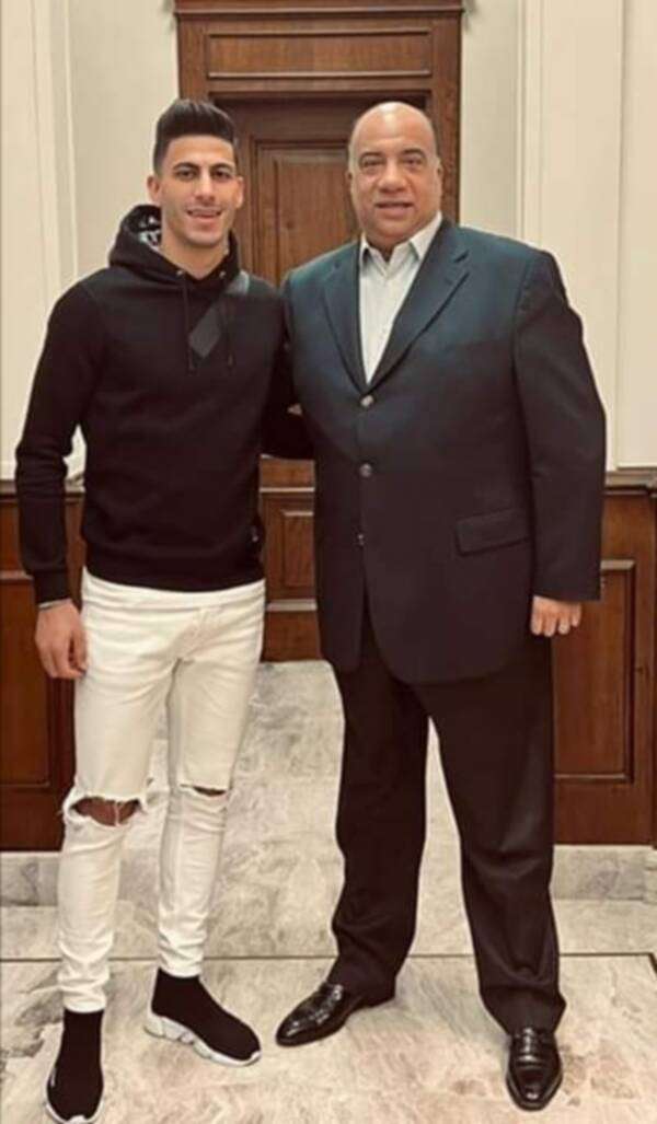 عقب التوقيع