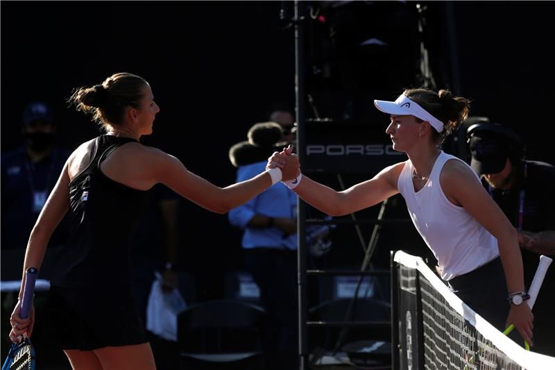 كارولينا بليسكوفا وباربورا كريتشيكوفا 