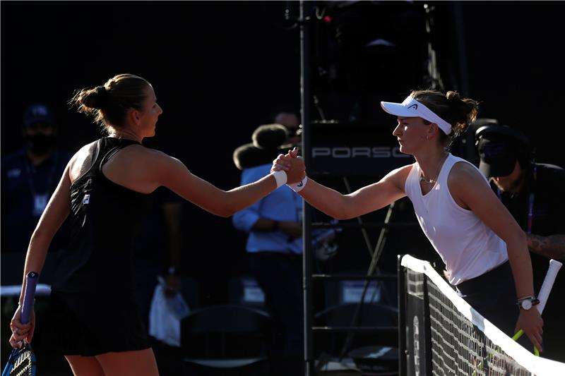 كارولينا بليسكوفا وباربورا كريتشيكوفا