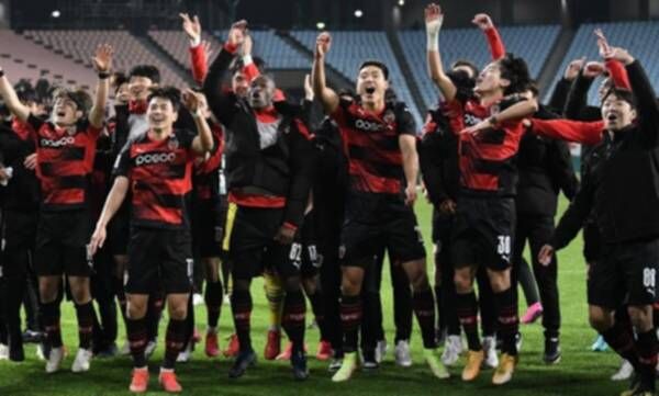 لاعبو بوهانج ستيلرز 