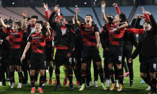 لاعبو بوهانج ستيلرز