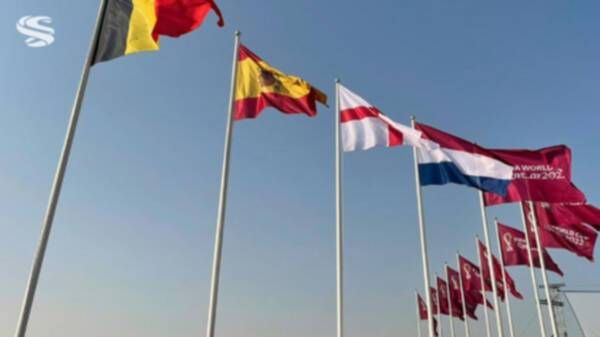 من رفع الأعلام