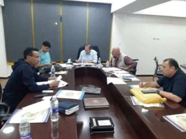 من جلسة تجديد العقد