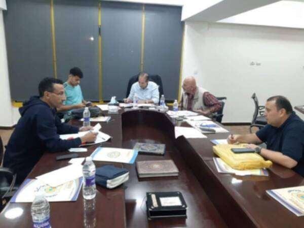 من جلسة تجديد العقد