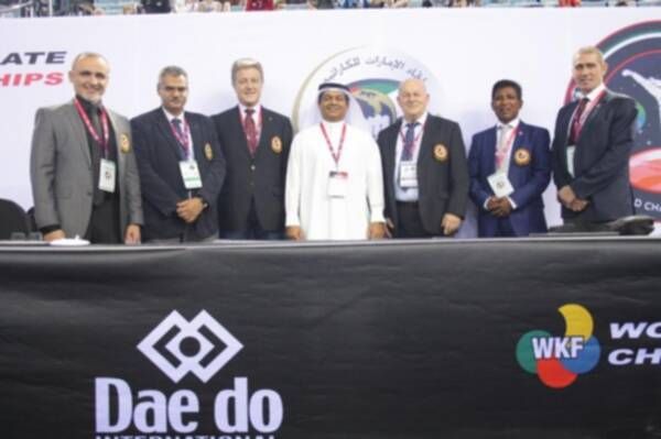 من الاجتماع