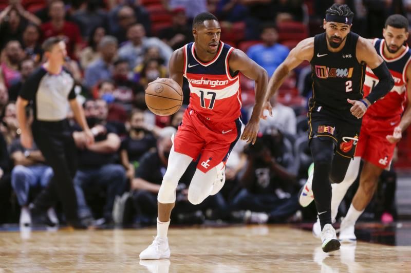 2021-11-19t034251z_852434147_mt1usatoday17190864_rtrmadp_3_nba-washington-wizards-at-miami-heat_reuters