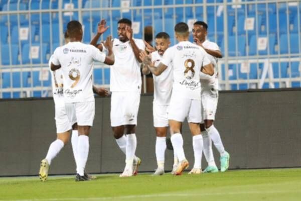 لاعبو الشباب 