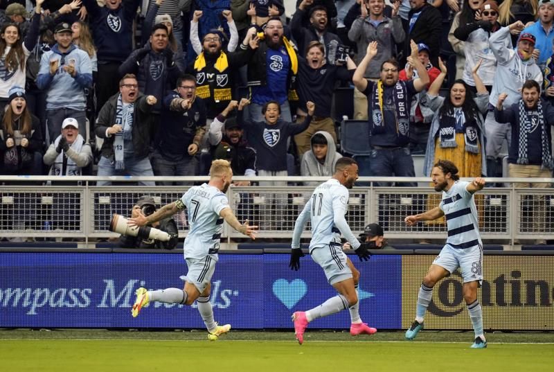 2021-11-20t225849z_980152892_mt1usatoday17201482_rtrmadp_3_mls-playoffs-round-one-vancouver-whitecaps-fc-at-sporting-kansas-city_reuters