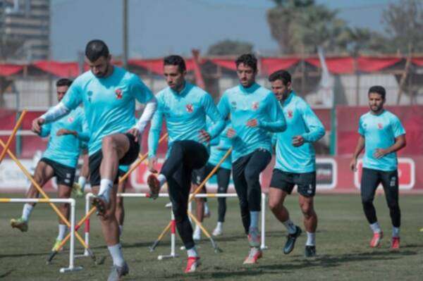 لاعبو الأهلي