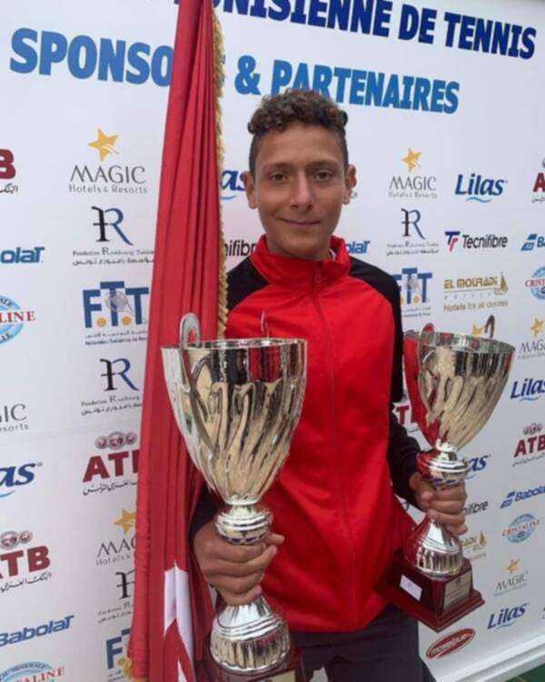 الطريفي مع كأس البطولة