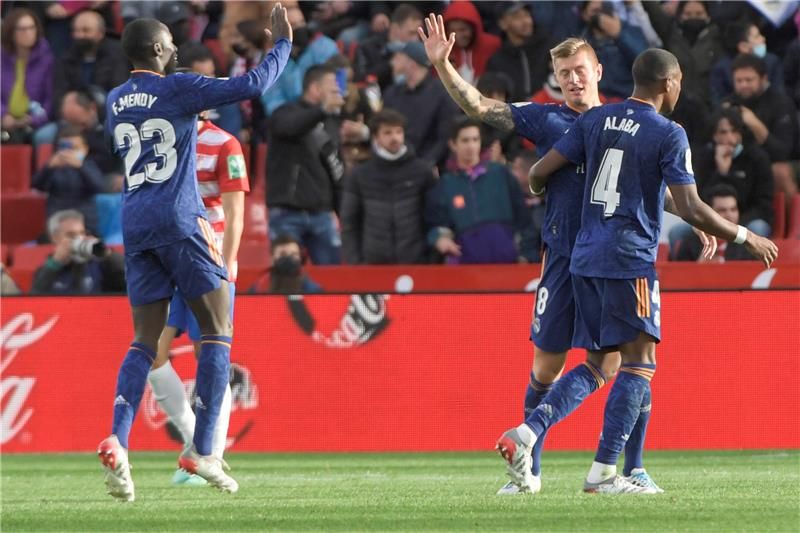 كروس مع لاعبي الريال 