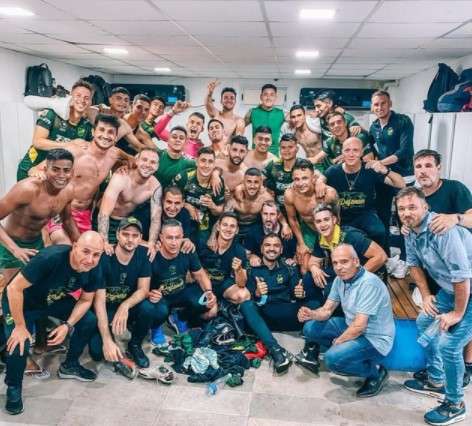 فرحة لاعبي ديفينسا 